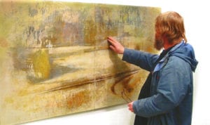 Skillinge Emalj hjälper till att applicera konst på emalj