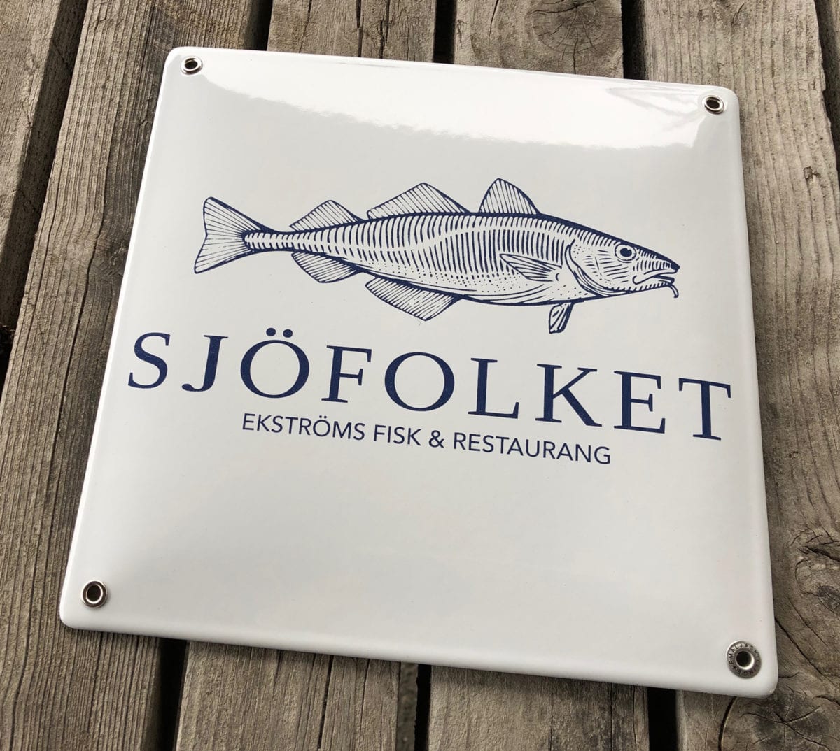 Screenad emaljskylt till Sjöfolket i Skillinge och Simrishamn