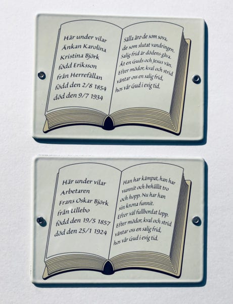 två fina gamla gravkors i Småland